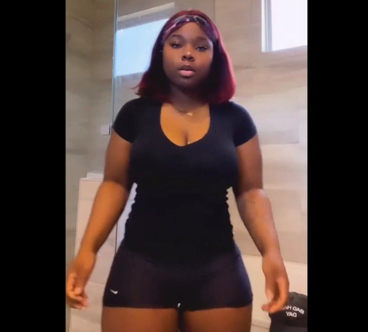 Busty Thick n Curvy Twerking #03C3J4lI