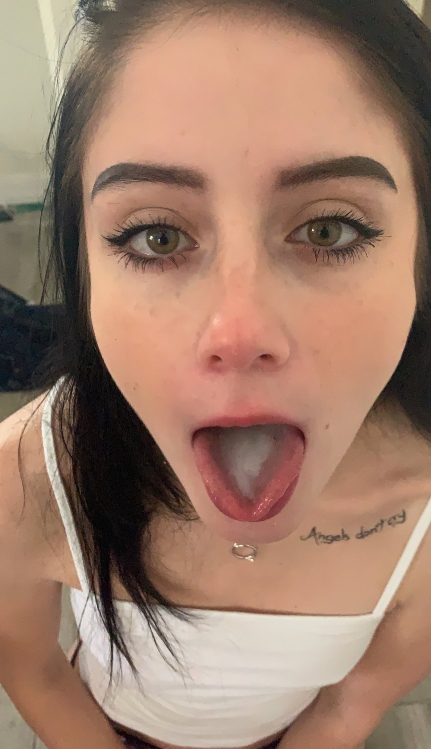She Loves Cumshots #0D7pKdmU
